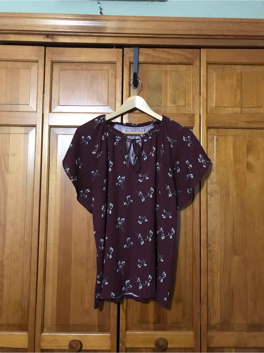 Women’s Burgundy Floral Tie-Neck Flutter Sleeve Blouse
